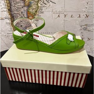 NIB BAIT footwear Celery Karen Wedge Sandals